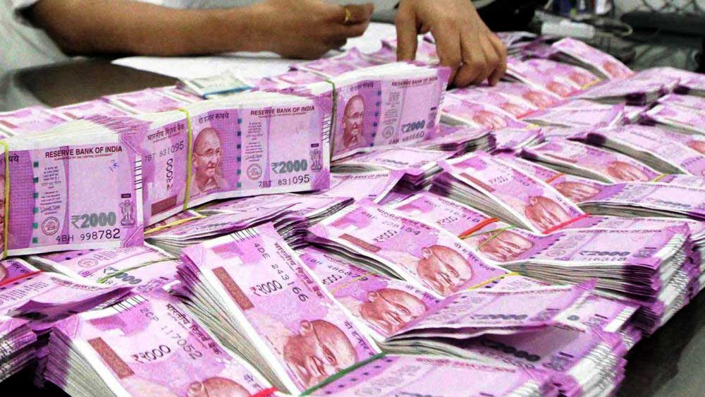 ৩ হাজার ৬০০ কোটি টাকার ওই চুক্তিতে বিপুল অঙ্কের ঘুষের লেনদেন করা হয়েছিল বলে অভিযোগ। যা প্রকাশ্যে আসে ২০১৩ সালে।