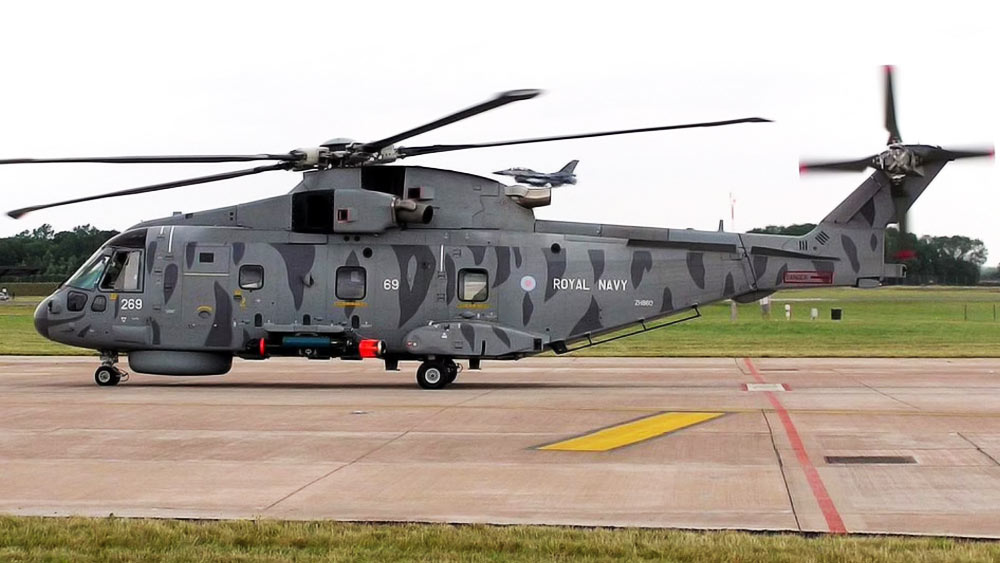 ইতালিতে প্রথম এই কেলেঙ্কারির তথ্য ফাঁস হয়। ২০১৩ সালের ফেব্রুয়ারি মাসে অগুস্তা ওয়েস্টল্যান্ডের সিইও ব্রুনো স্প্যাগনোলিনিকে গ্রেফতার করা হয়। 