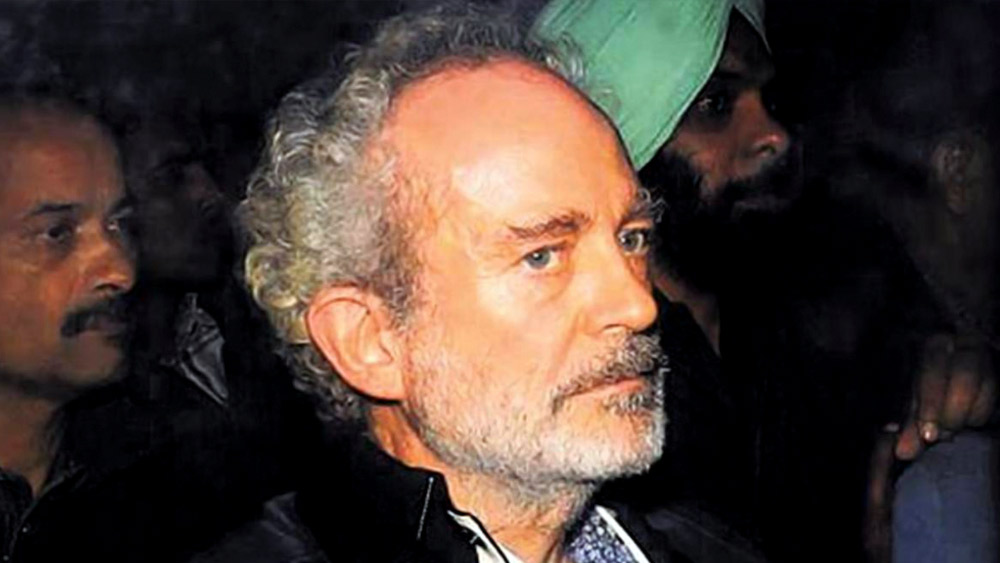 অগুস্তা কেলেঙ্কারিতে দুবাই থেকে গ্রেফতার করা হয় দালাল ক্রিশ্চিয়ান মিশেলকে। ২০১৮ সালে তাঁকে ভারতের হাতে প্রত্যর্পণ করা হয়।