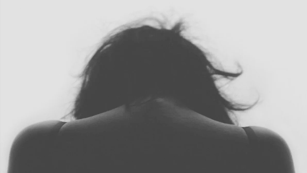 এই ঘটনায় লুইজকে গ্রেফতার করেছে পুলিশ। লুইজকে গ্রেফতারির পাশাপাশি তাঁর স্ত্রী-মেয়েদের হাসপাতালে পাঠানো হয়েছে। সেই সঙ্গে ঘটনার তদন্তে নেমেছে পুলিশ। কেন স্ত্রী-মেয়েদের বন্দি করে রেখেছিলেন লুইজ, সে কারণও খতিয়ে দেখা হচ্ছে।