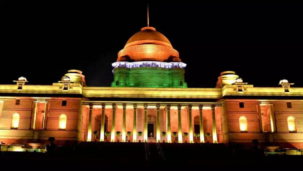 আগামী ২৪ জুলাই শেষ হচ্ছে ১৪তম রাষ্ট্রপতির মেয়াদ। তার পরেই শপথ নেবেন দ্রৌপদী।