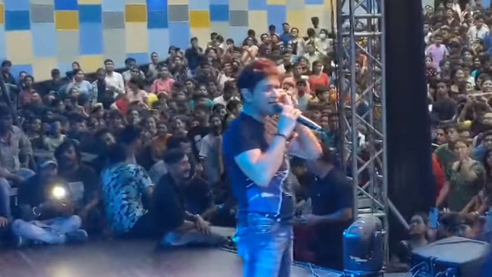 অনুষ্ঠান শেষ হতেই চলে যান ধর্মতলার বিলাসবহুল হোটেলে। সেখানে পৌঁছে শারীরিক অবস্থার অবনতি। সঙ্গে সঙ্গে বেসরকারি হাসপাতালে নিয়ে যাওয়া হয়। 