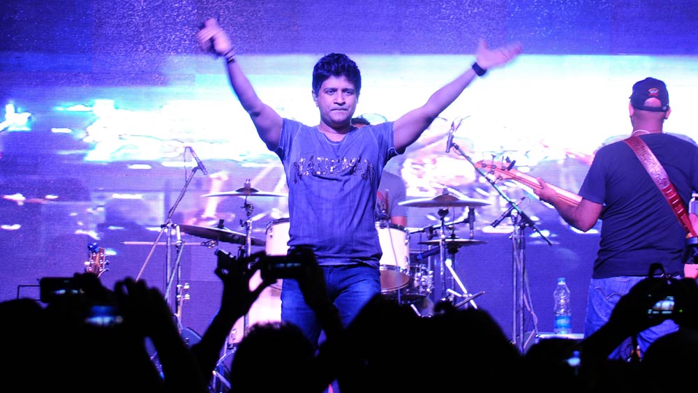 কেকে হয়ে ওঠার আগে তিনি ছিলেন কৃষ্ণকুমার কুন্নাথ। জন্ম মালয়ালি পরিবারে। তবে বেড়ে ওঠা দিল্লিতে। বাবা সি এস নায়ার এবং মা কুনাথ কনকাবলী।