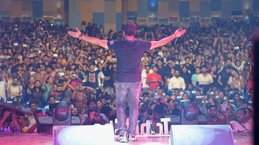 তাঁর ‘হম, রহে ইয়া না রহে কাল... কাল, ইয়াদ আয়েঙ্গে ইয়ে পল’, গানের মতো সত্যিই প্রতিটি দেশবাসী তাঁকে মনে রাখবে। মনে রাখবে তাঁর সৃষ্টিকে। মনে রাখবে তাঁর শিল্পসত্তাকে। মনে রাখবে এক সাড়ে পাঁচ ফুট মানুষের সদা হাস্যমুখ গায়ককে। যিনি মঞ্চে গান গাইতে উঠলেই দাপিয়ে বেড়াতেন।