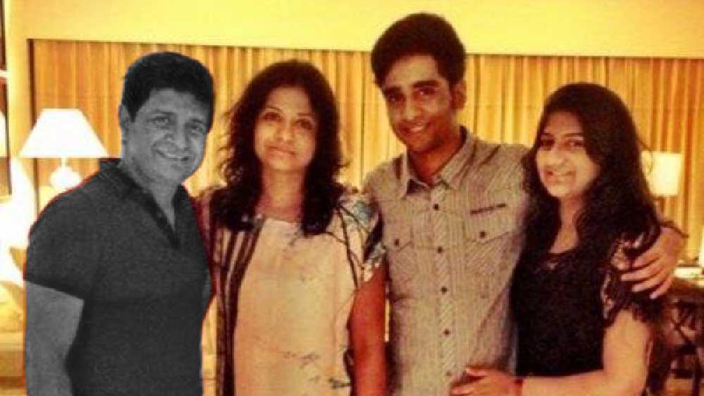 পরিবারের সঙ্গে কেকে।