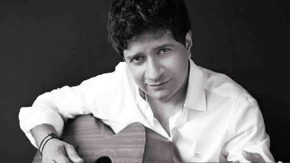 কেকে আরও জানিয়েছিলেন, প্রেমিকাকে নিয়ে ঘুরতে যাওয়ার কথা জানালেও তাঁকে গাড়ি দেওয়া হয়নি। তাই সাবানের মধ্যে গাড়ির চাবির ছাপ নিয়ে নকল চাবি বানিয়ে নিয়েছিলেন। 