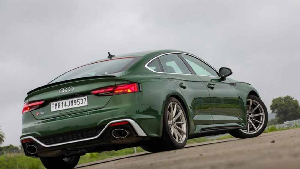 কেকের সংগ্রহে জিপ, মার্সিডিজের মতো গাড়ি থাকলেও, তাঁর সবচেয়ে প্রিয় ছিল অডি আরএস ৫। 