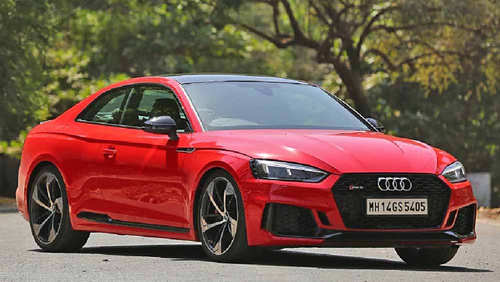 চলতি বছরের জানুয়ারিতেই স্ম্যাশিং মেটালিক রেড পেন্ট অডি আরএস ৫ গাড়ি কিনেছিলেন কেকে। ইনস্টাগ্রামে সেই ছবি শেয়ারও করেছিলেন তিনি। অডি আরএস ৫-এর এক্স শোরুম দাম এক কোটি চার লক্ষ টাকা। ০-১০০ কিলোমিটার গতিতে পৌঁছতে মাত্র ৩.৯ সেকেন্ড লাগে এই গাড়ির।