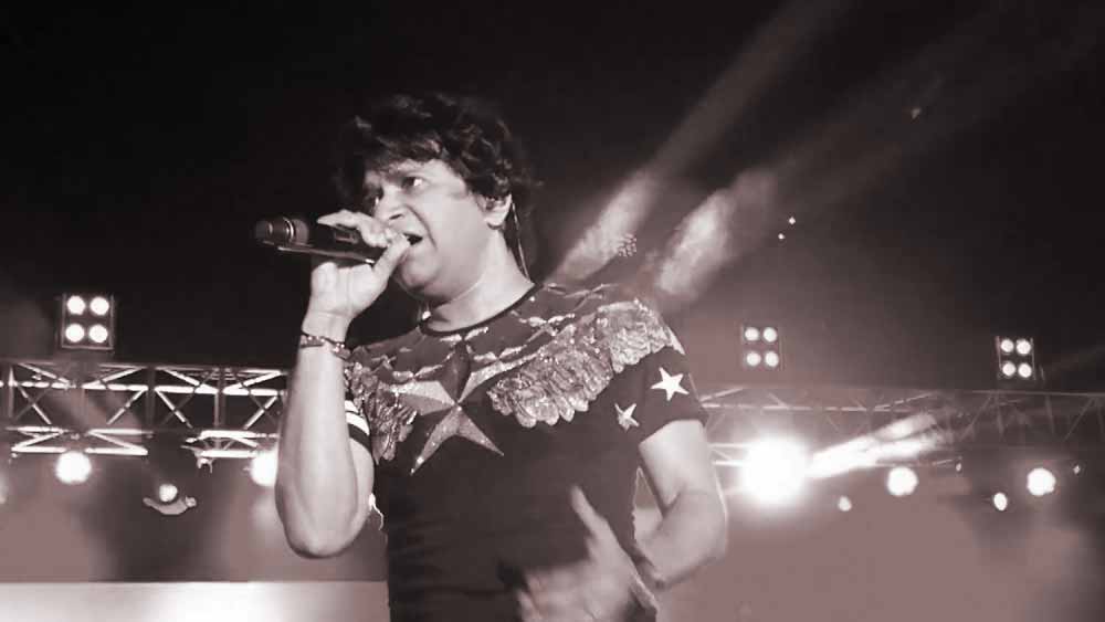 কেকের সংগ্রহে যে জিপ চেরোকি গাড়িটি ছিল তার দাম ৭৫ লক্ষ টাকা (এক্স শোরুম)। মার্ডিডিজ বেন্‌জ এ ক্লাসিক গাড়ির দাম প্রায় ৪ কোটি টাকা। কিন্তু সংস্থা এই গাড়ির উৎপাদন বন্ধ করে দেয় ২০১৯ সালে।