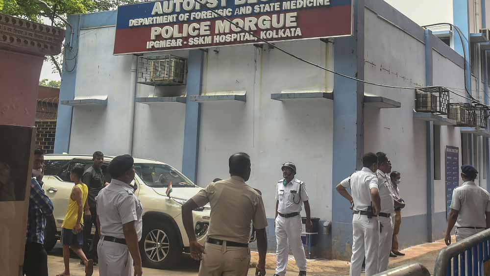 কেকে-র মৃত্যুতে ইতিমধ্যেই নিউ মার্কেট থানায় অস্বাভাবিক মৃত্যুর অভিযোগ দায়ের করা হয়েছে। কেকে-র মৃত্যু অনুষ্ঠানের ব্যবস্থাপনা নিয়ে বহু প্রশ্ন তুলে দিয়েছে।