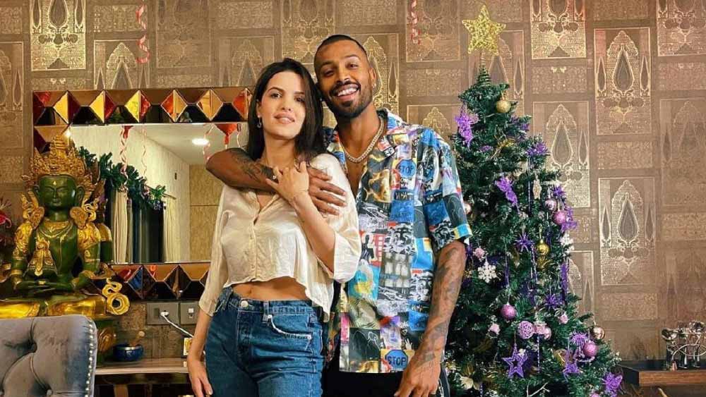 বডোদরায় একটি বিলাসবহুল পেন্টহাউস রয়েছে হার্দিকের। যে শহরে জন্মেছেন সেখানে মাঝেমধ্যেই পরিবারের সবাইকে নিয়ে যান তিনি। থাকেন পেন্টহাউসে।