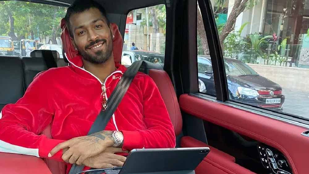 হার্দিকের কাছে যে হাতঘড়িগুলি রয়েছে সেগুলি হল, পাটেক ফিলিপ নটিলাস প্লাটিনাম (দাম ৫ কোটি), পাটেক ফিলিপ নটিলাস ১৮কে হোয়াইট গোল্ড (দাম ২ কোটি ৭০ লক্ষ), পাটেক ফিলিপ নটিলাস ৫৭১২আর (দাম ১ কোটি ৬৫ লক্ষ), রোলেক্স অয়স্টার পারপেচুয়াল ডায়টোনা কসমোগ্রাফ (দাম ১ কোটি) ও পিগেট রয়্যাল ওক ক্রোনোগ্রাফ রোজ গোল্ড (দাম ৩৮ লক্ষ)।