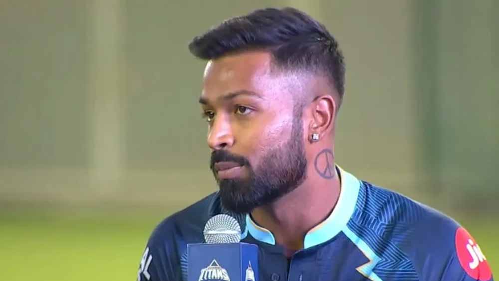 ২০১৫ সালে ১০ লক্ষ টাকায় হার্দিককে কিনেছিল মুম্বই ইন্ডিয়ান্স। পরের দু’বছরও তিনি ১০ লক্ষ টাকা করেই পেয়েছিলেন। ২০১৮ সালে ১১ কোটি টাকা দিয়ে ধরে রেখেছিল মুম্বই। ২০২১ সাল পর্যন্ত প্রতি বছর ১১ কোটি টাকা করেই পেয়েছিলেন তিনি। এ বছর ১৫ কোটি টাকা দিয়ে হার্দিককে কেনে গুজরাত টাইটান্স।