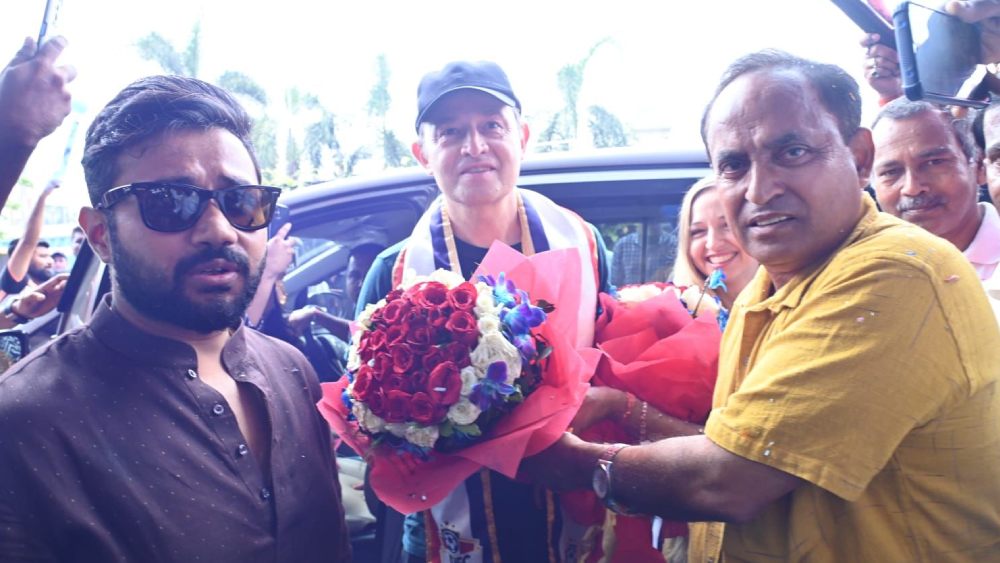 কলকাতায় ভিকুনা।