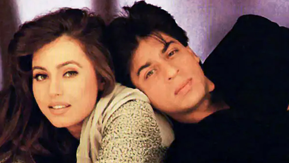 ১৯৯৭ সালে ‘পরদেশ’ ছবিতে শাহরুখ খানের বিপরীতে যে নায়িকাকে দেখে দর্শকরা স্তম্ভিত হয়েছিলেন, সম্প্রতি তাঁর কন্যা আবার যেন একই ভাবে অবাক করল ভক্তদের। ১৫ বছর বয়সি মহিমা-কন্যার কথা এখন লোকের মুখে মুখে।