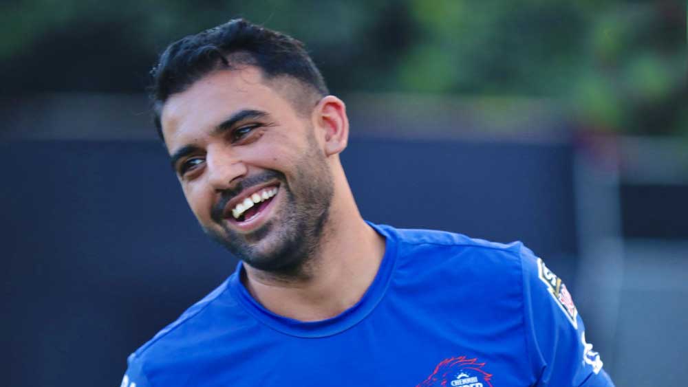 আগরাতেই জন্ম বেড়ে ওঠা দীপক চাহারের। ভারতীয় ক্রিকেটে এখন অন্যতম আলোচিত নাম। ক্রিকেটের আবহে দীপককে নিয়ে যতটা আলোচনা, তিনি ততটাই চর্চায় প্রেমের জন্য।