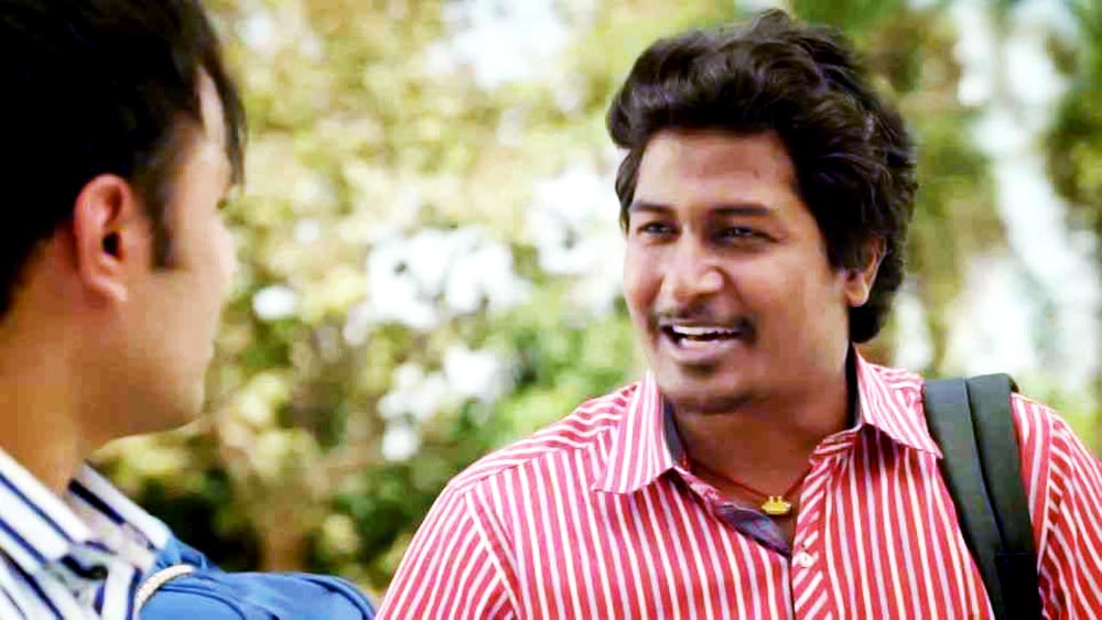 ফুলেরা গ্রাম পঞ্চায়েত সচিবের সর্বক্ষণের সঙ্গী ও সহায়ক বিকাশ। মুখে সর্বদা হাসি লেগে রয়েছে। সহজ-সরল ভাবে সকলকে আপন করে নিতে পারে— এই চারিত্রিক বৈশিষ্ট্যই ‘বিকাশ’কে বাকি চরিত্রের থেকে আলাদা করেছে।