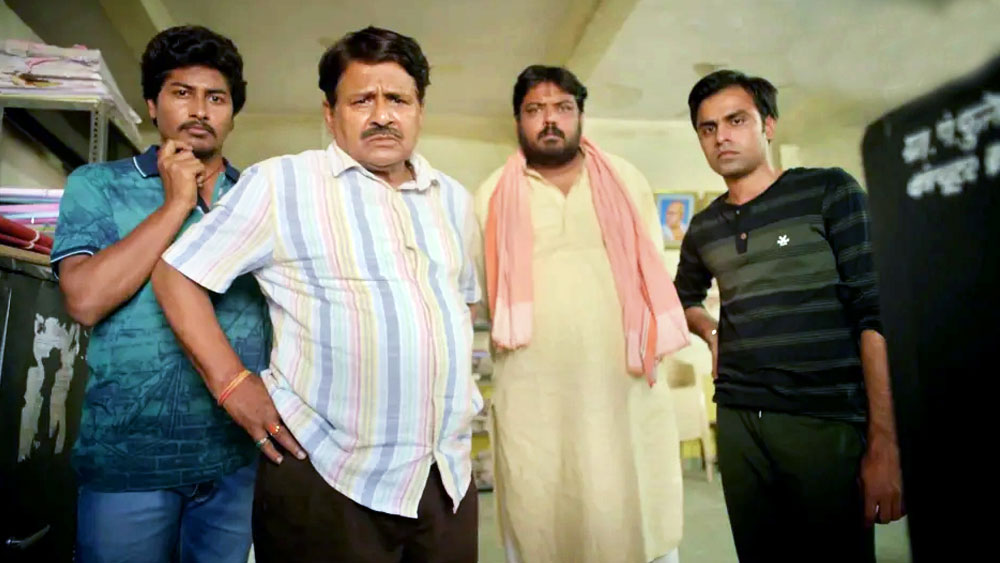 কিন্তু বিহারের একটি গ্রাম থেকে মুম্বই শহরে এসে ‘বিকাশ’ হয়ে ওঠার কাহিনি সহজ ছিল না। বৈশালী জেলার অম্তর্গত মহনার গ্রামেই বেড়ে ওঠা চন্দন রায়ের। ছোটবেলা থেকেই অভিনয়ের প্রতি ভীষণ আগ্রহ ছিল তাঁর। 