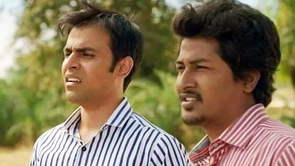 ক্যামেরার সামনে যে ‘অভিষেক ভাইয়া’-এর সঙ্গে চন্দনের এত মেলামেশা, এত বন্ধুত্ব, শ্যুটিং শুরু হওয়ার আগে সারা দিন ধরে নাকি সেই ‘অভিষেক ভাইয়া’র ভিডিয়োই দেখছিলেন নেটমাধ্যমে। জীতেন্দ্রর অভিনয় করার ধরণ বোঝার চেষ্টা করছিলেন তিনি।