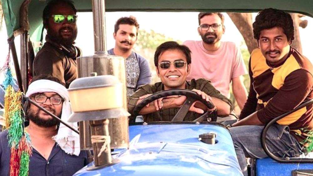 এখন আর দারোগা নয়, বরং গ্রাম পঞ্চায়েত সহায়ক হয়েই ভক্তদের মন জয় করছেন তিনি।