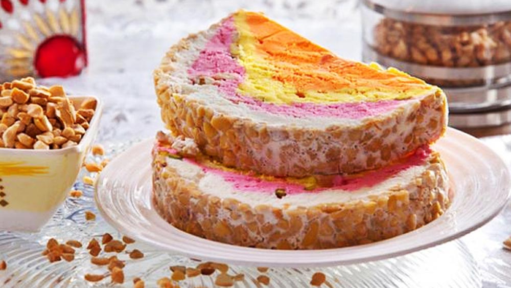 রঞ্ছোড়লালের সংস্থা বিজ্ঞাপন দিয়ে ঘোষণা করে, তাঁদের আইসক্রিম সম্পূর্ণ ‘সাত্ত্বিক’। এতটাই যে পুজোর জন্য উপোস করলেও তাঁদের তৈরি আইসক্রিম খাওয়া যায়। 