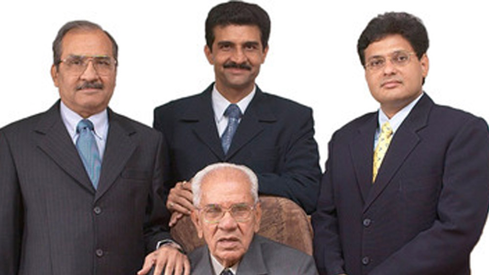 ১৯৭০ সালে তখন বংশের পরবর্তী প্রজন্মও ব্যবসায় যোগ দিয়ে দিয়েছে। রঞ্ছোড়লালের দুই ছেলে রামচন্দ্র এবং লক্ষ্মণচন্দ্র গাঁধী হাল ধরেছেন আইসক্রিম ব্যবসার। আমদাবাদ শহরেই মোট ১০টি আইসক্রিমের দোকানের মালিক হয়ে বসেছেন বাবা রঞ্ছোড়লাল ও তাঁর দুই পুত্র রাম-লক্ষ্মণ।