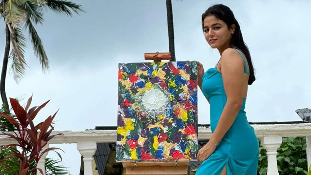 বহু পঞ্জাবি, মালয়লম, তামিল, তেলুগু ও হিন্দি ছবিতে অভিনয় করা বামিকা গব্বী ‘গ্রহণ’ ওয়েব সিরিজে মুখ্য চরিত্রে অভিনয় করার পর জনপ্রিয়তার শিখরে পৌঁছন। তখনই তাঁর ‘হিডেন ট্যালেন্ট’-এর কথা প্রকাশ্যে আসে।