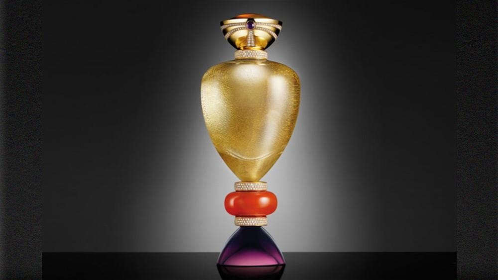 অপেরা প্রাইমা: ২০১৪ সালে ইটালির বিলাসবহুল সংস্থা বলগারি ১৩০তম প্রতিষ্ঠা বার্ষিকী উদ্‌যাপনের সময় পৃথিবীর অন্যতম ব্যয়বহুল সুগন্ধি ‘অপেরা প্রাইমা’ বাজারে আনে। ‘অপেরা প্রাইমা’-র এক একটি বোতলের ভারতীয় মুদ্রায় প্রায় দু’কোটি টাকা। ২৫০ ক্যারাট সিট্রিন, ৪.৪৫ ক্যারাট অ্যামিথিস্ট এবং ২৫ ক্যারাট হিরে দিয়ে এই সুগন্ধির বোতল তৈরি করা হয়েছে ৷