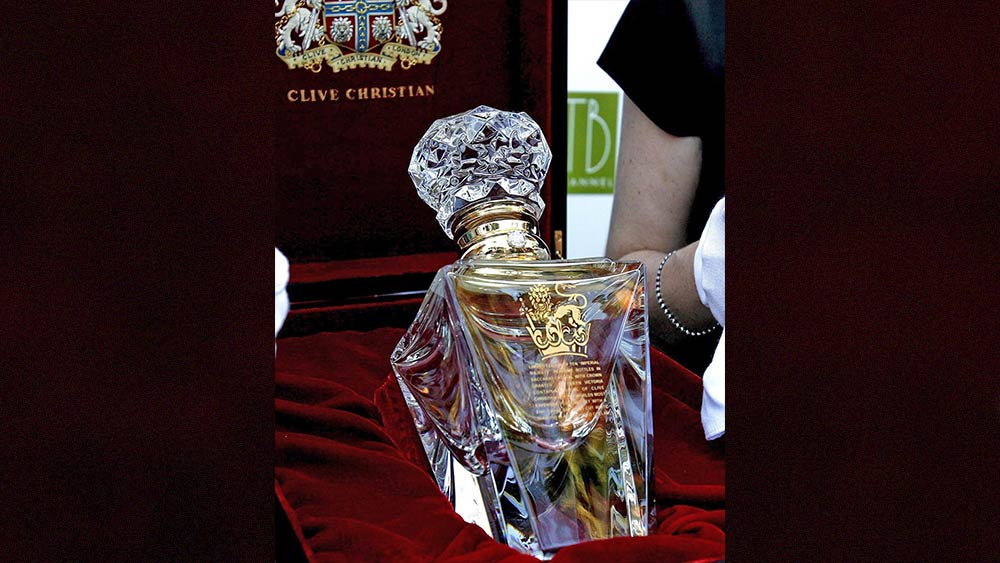 ক্লাইভ ক্রিস্টিয়ান নম্বর ওয়ান: ক্লাইভ ক্রিশ্চিয়ান সুগন্ধি সংস্থা ১৮৭২ সালে তৈরি একটি ব্রিটিশ সুগন্ধি সংস্থা। এটিই একমাত্র সংস্থা যাকে ব্রিটেনের রানি ভিক্টোরিয়ার মুকুটের আদল ব্যবহার করার অনুমতি দেওয়া হয়েছে। ক্লাইভ ক্রিস্টিয়ান নম্বর ওয়ান এই সংস্থার তৈরি একটি সুগন্ধি এবং বিশ্বের চতুর্থ মূল্যবান সুগন্ধি। ক্লাইভ ক্রিস্টিয়ান নম্বর ওয়ান-এর একটি বোতলের দাম প্রায় ১.৬ কোটি টাকা। পাঁচ ক্যারাট সাদা হিরে এবং ১৮ ক্যারাট সোনা দিয়ে এই সুগন্ধির বোতল তৈরি করা হয়েছে।