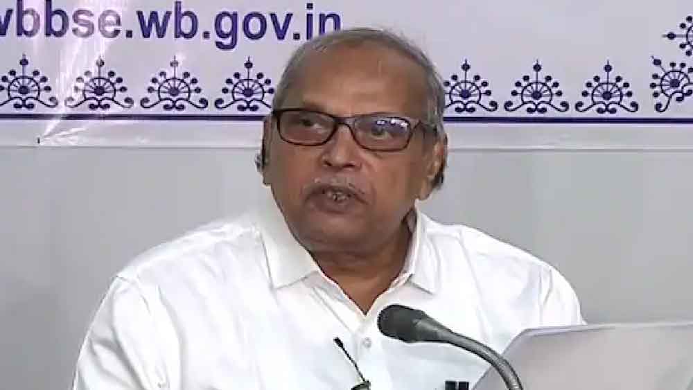 শুক্রবার মাধ্যমিকে ফল ঘোষণা করছেন মধ্যশিক্ষা পর্ষদের সভাপতি কল্যাণময় গঙ্গোপাধ্যায়।