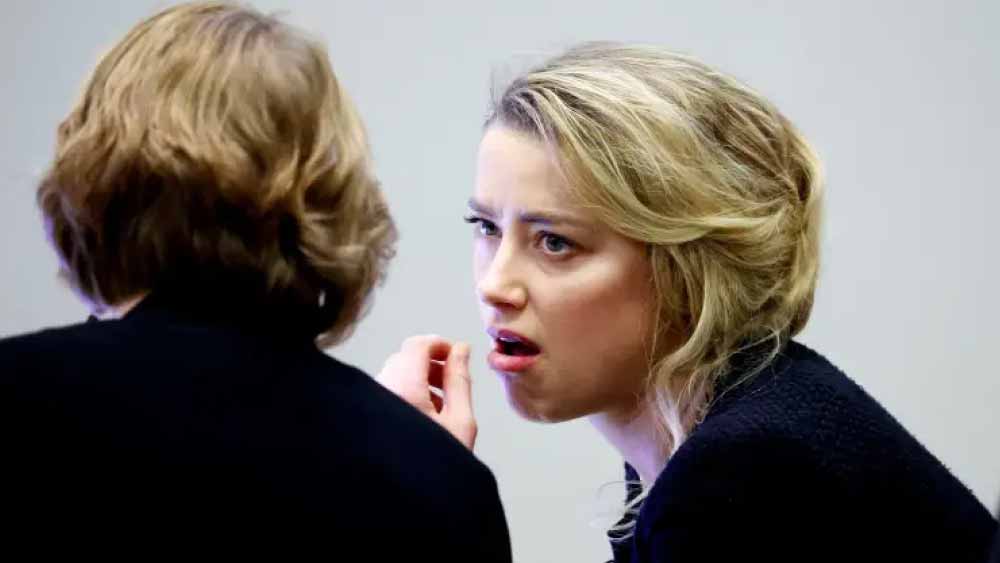 অভিনেত্রীর পক্ষে নন, বিপক্ষেও নন যাঁরা, তাঁরা আরও একটি সোজাসাপটা তথ্য হাজির করেছেন। তাঁরা বলেছেন ক্ষতিপূরণের টাকা যে অ্যাম্বার বেশি কাজ করে মিটিয়ে দেবেন, তারও উপায় সম্ভবত নেই। কেন না অ্যাম্বারের হলিউডের ফেরার সম্ভাবনা প্রায় নেই বললেই চলে।