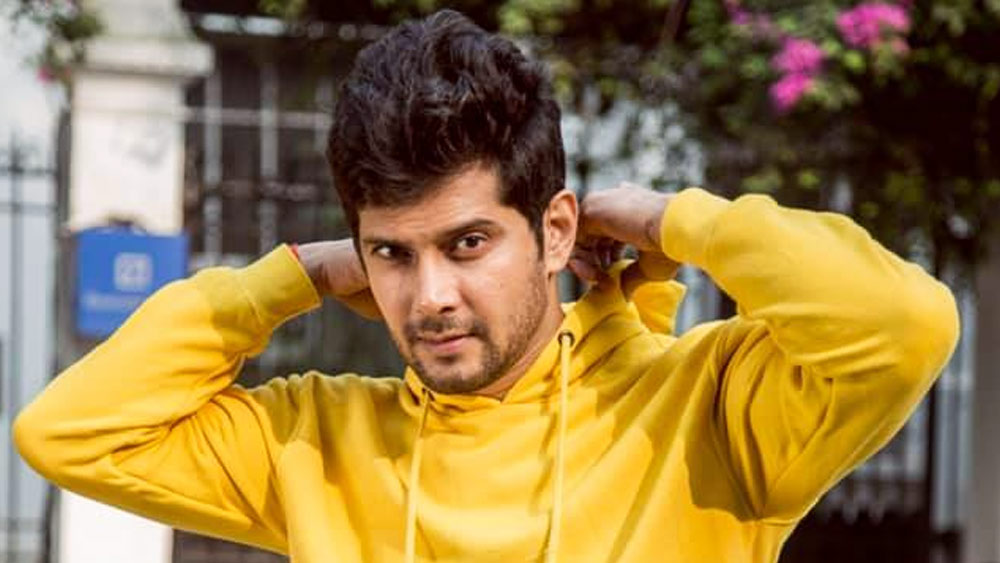 শুধু একের পর এক হিট ধারাবাহিকে অভিনয়ই করেননি, ভোজপুরি, মরাঠি, গুজরাতি সিনেমাতেও কাজ করেছেন তিনি। বাদ পড়েনি বলিউডও।