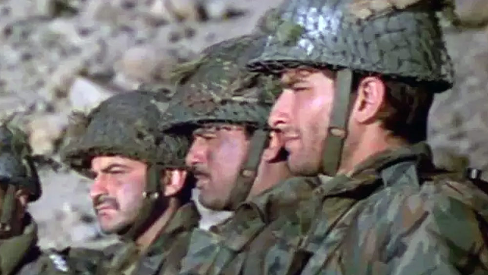 ‘এলওসি কার্গিল’, ‘১৩বি’, ‘কাগজ’-এর মতো হিন্দি ছবিতে তিনি অভিনয় করেছেন। কিন্তু সবই পার্শ্বচরিত্র। বড় পর্দায় নিজের অভিনয় দক্ষতা দেখানোর সঠিক সুযোগ পাননি অমর।