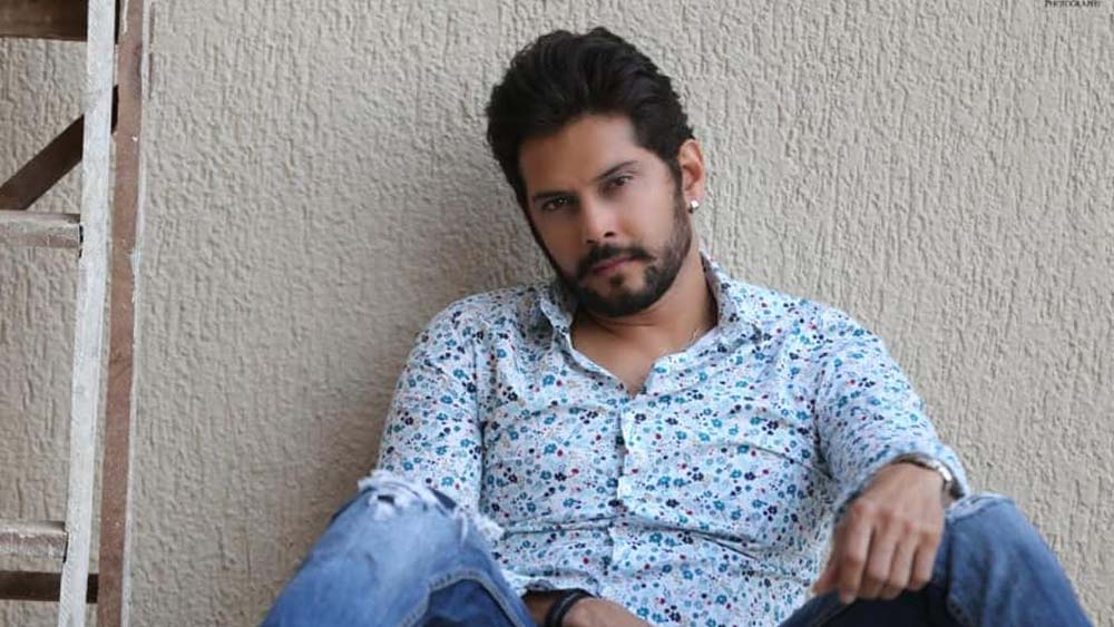 ফলে, দর্শকদের কাছে পৌঁছনোর সুযোগ আবার হারালেন তিনি। যে ছবি কার্তিক আরিয়ানের জীবনে একটি মাইলফলক, সেই সিনেমাই আর এক অভিনেতার স্বপ্নভঙ্গের কারণ হয়ে দাঁড়াল।