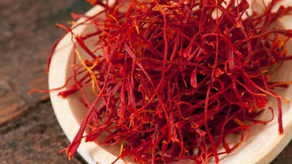  জাফরান: মধ্যপ্রাচ্য থেকে আসা এই মশলাটিকে ‘লাল সোনা’ বলা হয়ে থাকে। ক্রোকাস স্যাটিভাস ফুলের গর্ভকেশর। এর উৎপাদন সময়সাপেক্ষ। ১৫০টি ফুল থেকে ১ গ্রাম শুকনো জাফরান উৎপন্ন হয়। প্রতি কেজির দাম ৭ লক্ষ টাকারও বেশি।