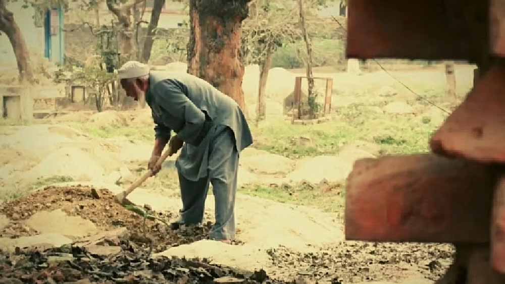 শরিফ মনে করেন মৃত্যুর পরও সম্মান জরুরি। মৃত্যুতেও শালীনতা থাকা দরকার। সেই ভাবনা থেকেই কাজ শুরু তাঁর।