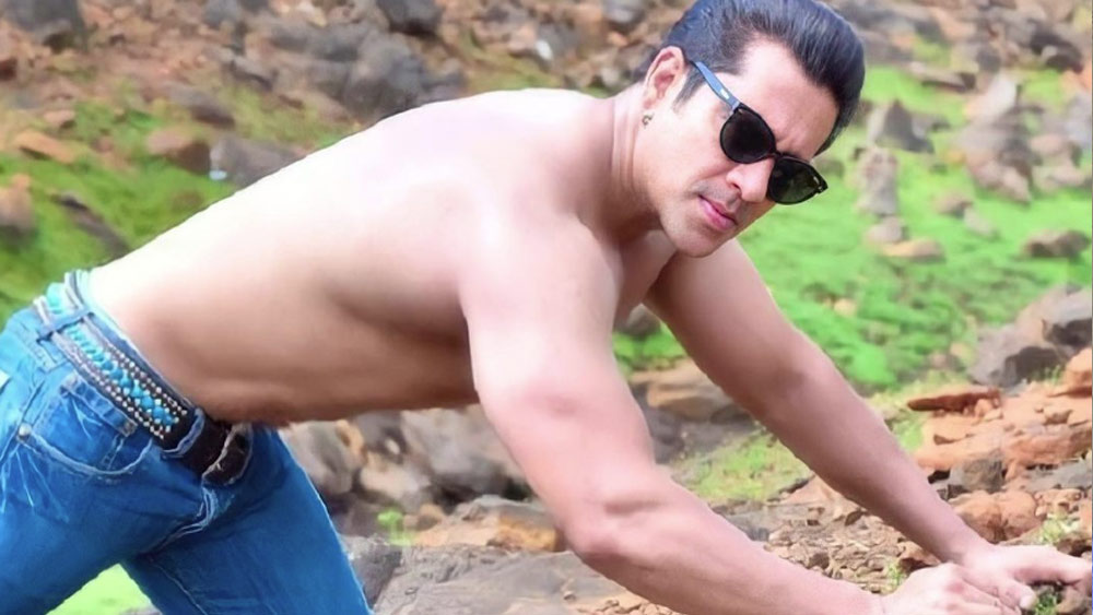 সলমন নিজেই বলেছিলেন, শ্যুট করার সময় নায়িকার পাশে কখনও কখনও তাঁকে বয়স্ক মনে হয়। তখন পারভেজই তাঁর একমাত্র ভরসা।