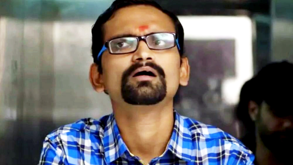 কেউ বলছেন, তিনি ভাবতেই পারেননি এমন এক জন অভিনেতা এমন একটি সুন্দর ওয়েব সিরিজ উপহার দিতে পারেন। কারও আবার এখনও বিশ্বাস হচ্ছে না টিভিএফের ‘রঘুরাম’ আসলে দীপককুমার মিশ্র।