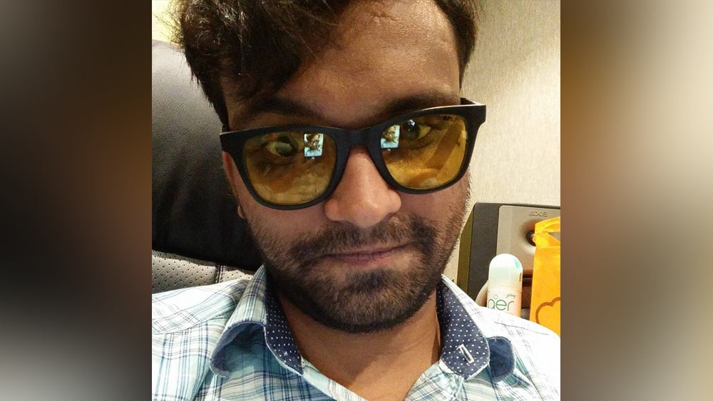 শুধু রঘুরাম সেজে অভিনয় নয়, এর আগে আরও দু’টি জনপ্রিয় ওয়েব সিরিজ ‘কোটা ফ্যাক্টরি’ এবং ‘পার্মানেন্ট রুমমেটস’-এও কাজ করেছেন দীপক। সবই টিভিএফ বা ‘দ্য ভাইরাল ফিভার প্রোডাকশন’-এর অধীনে। তিনি নিজেও টিভিএফের ‘ক্রিয়েটিভ ডিরেক্টর’।