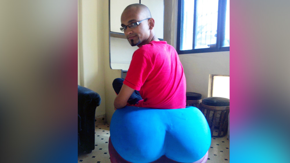 দীপকের পড়াশোনা বারাণসীর সেন্ট জনস্ স্কুলে। তার পর ইঞ্জিনিয়ারিং। আইআইটি বম্বে থেকে মেকানিক্যাল ইঞ্জানিয়ারিং করা দীপক হাত পাকান ছবি বানানোয়।