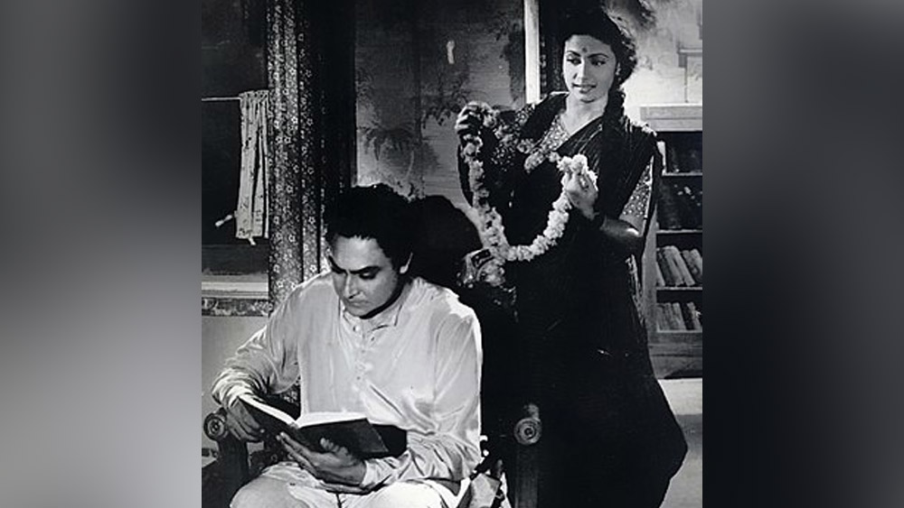 অশোক কুমার অভিনীত ওই চরিত্রের নাম শেখর। যে এক জন ‘দক্ষ’ পকেটমার। পকেটমারিকে একেবারে ‘শিল্পে’র পর্যায়ে নিয়ে গিয়েছে সে।