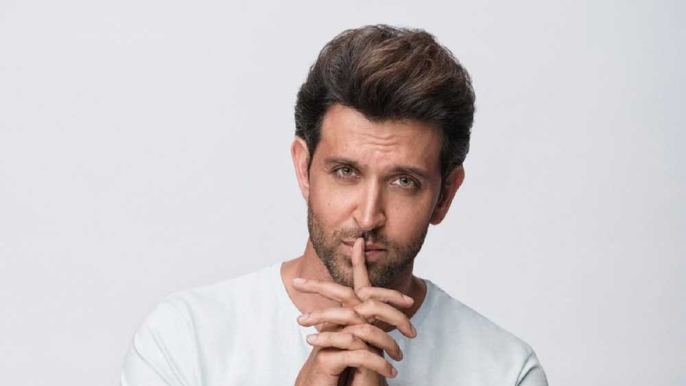 হাতের পাঁচ আঙুল সমান নয়, তার উপর যদি এক হাতে ছ’টি আঙুল থাকে! তবে হৃতিককে শুধু মাত্র এই কারণে ছোটবেলা থেকে সকলের সামনে মাথা হেঁট হতে হয়নি।