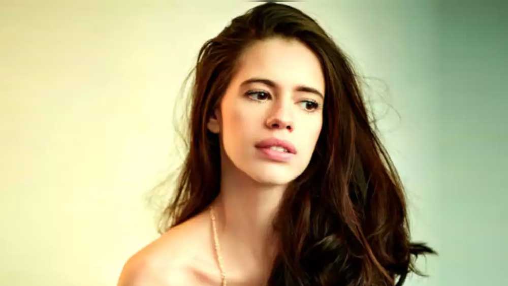 ছোটবেলায় কল্কি কেঁকলার উপর শারীরিক নির্যাতন করা হয়। শুধু তা-ই নয়, অভিনয় জগতে পা রাখার পর তাঁকে ‘রাশিয়ান যৌনকর্মী’-র সঙ্গে তুলনা করা হত। কিন্তু এই বিষয়ে কখনই নীরব না থেকে প্রতিবাদ জানিয়েছেন কল্কি।