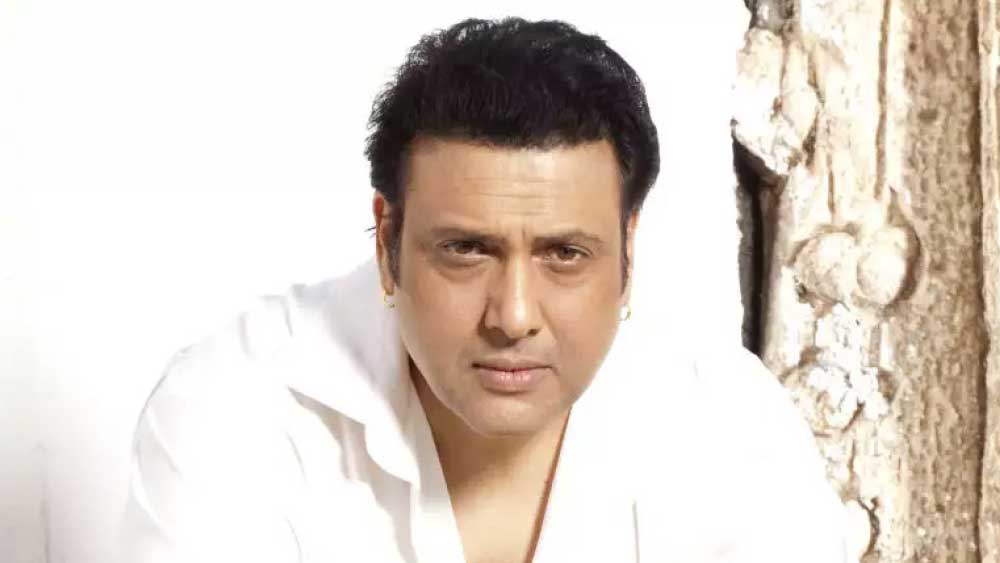 একের পর এক হিট ছবি দর্শকদের উপহার দিয়ে গেলেও গোবিন্দাকে নিয়ে অনেকের ধারণা ছিল যে তিনি কোনও অভিনেত্রীর সঙ্গে তিন-চারখানা ছবিতে শ্যুটিং করলেই তাঁর সঙ্গে অবৈধ সম্পর্কে জড়িয়ে পড়েন।