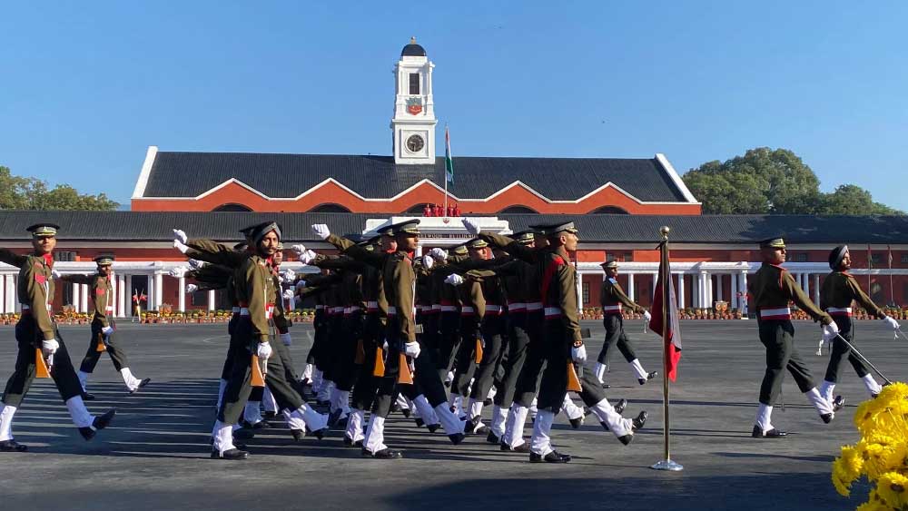 কম্বাইন্ড ডিফেন্স সার্ভিসেস বা সিডিএস পাশ করলে ইন্ডিয়ান মিলিটারি অ্যাকাডেমি (আইএমএ), এএফ অ্যাকাডেমি এবং নেভাল অ্যাকাডেমিতে সুযোগ পাওয়া যায়। হিমাংশু প্রথম হয়ে সুযোগ পাচ্ছেন দেহরাদূনের ইন্ডিয়ান মিলিটারি অ্যাকাডেমি বা আইএমএফে।