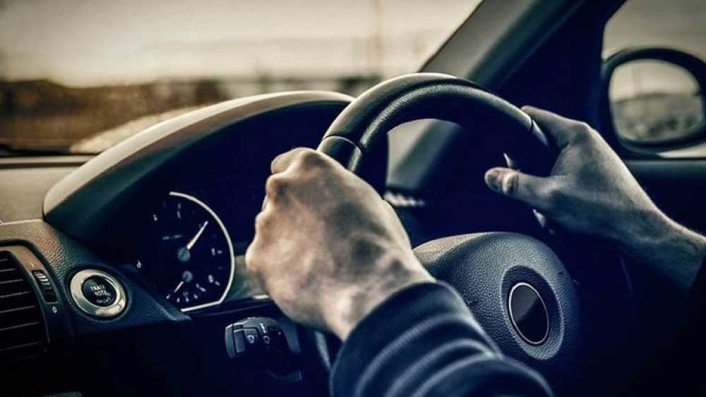 ছোট থেকে পড়াশোনাই তাঁর ধ্যানজ্ঞান। বাড়ির আর্থিক অবস্থা বিশেষ ভাল নয়। কিন্তু গাড়িচালক বাবা ছেলের পড়াশোনার খরচে কোনও কার্পণ্য করেননি।