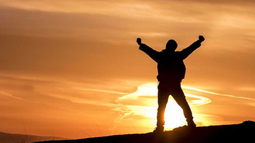 আসল কথা হল ইচ্ছাশক্তি আর পরিশ্রম। তা দিয়েই যে কোনও বাধা অতিক্রম করা যায়। হিমাংশু তারই এক উদাহরণ।