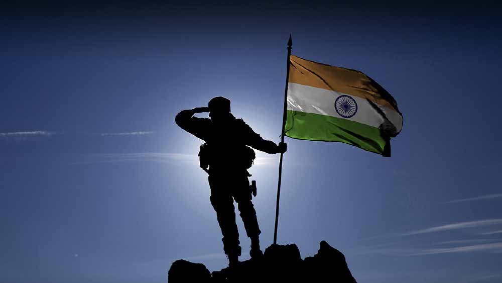 তবু স্বপ্ন দেখা ছাড়েননি বিনয়। বাবার ছোট্ট দোকান থেকে যে আয় হয়, তাতে বহু কষ্টে সংসার চলে। তবে এখন সেনা অফিসার হতে যাচ্ছেন বিনয়। গর্বিত তাঁর পরিবার।