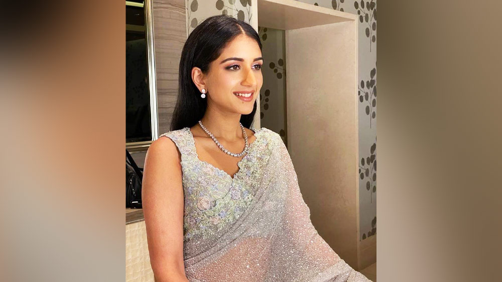 রাধিকার অনেকগুলো পরিচয়। তার মধ্যে একটি পরিচয়ের জন্য তিনি সম্প্রতি সংবাদের শিরোনামে। সেই পরিচয়টি হল, তিনি এমন এক পেশাদার ভরতনাট্যম শিল্পী, যাঁর জীবনের প্রথম পেশাদার নৃত্যানুষ্ঠানের আয়োজন করেছেন অম্বানীরা।