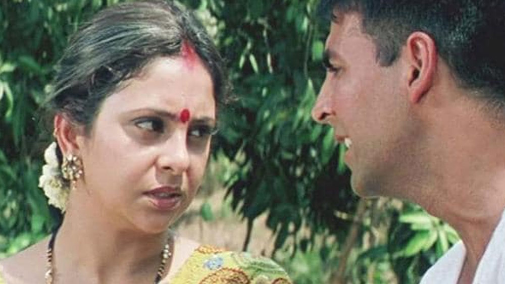 এক দিকে যেমন অক্ষয়ের থেকে বয়সে ছোট হয়েও তাঁর মায়ের চরিত্রে অভিনয় করেছেন অভিনেত্রী শেফালি শাহ, অন্য দিকে নতুন প্রজন্মের অভিনেত্রীদের সঙ্গে কাঁধে কাঁধ মিলিয়ে কাজ করে চলেছেন অক্ষয়।